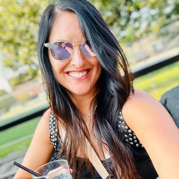 Meet your Posher, Rae - Picture 2 of 2